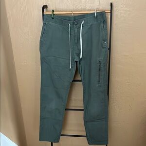 Vuori Green Ripstop Pants with Drawstring Waist and Tapered Leg